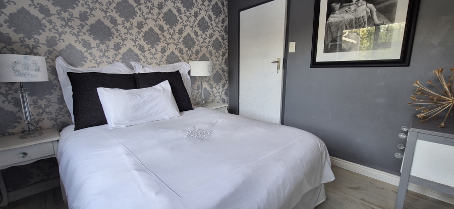 4 Bedroom Property for Sale in Waves Edge Western Cape